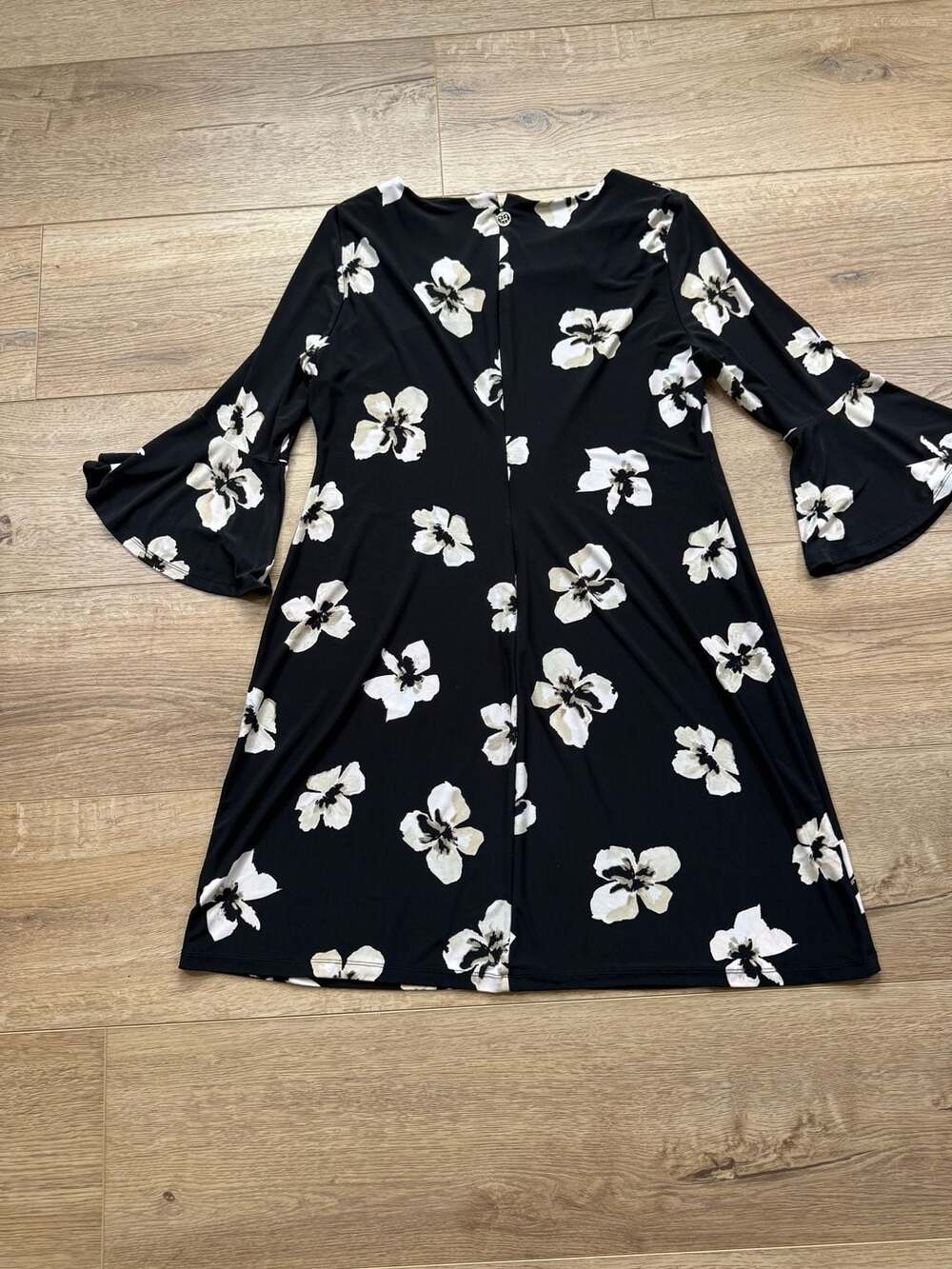 Tommy Hilfiger Floral Shift Dress Bell Sleeve Black White Size 14 Career Party - Picture 3 of 12